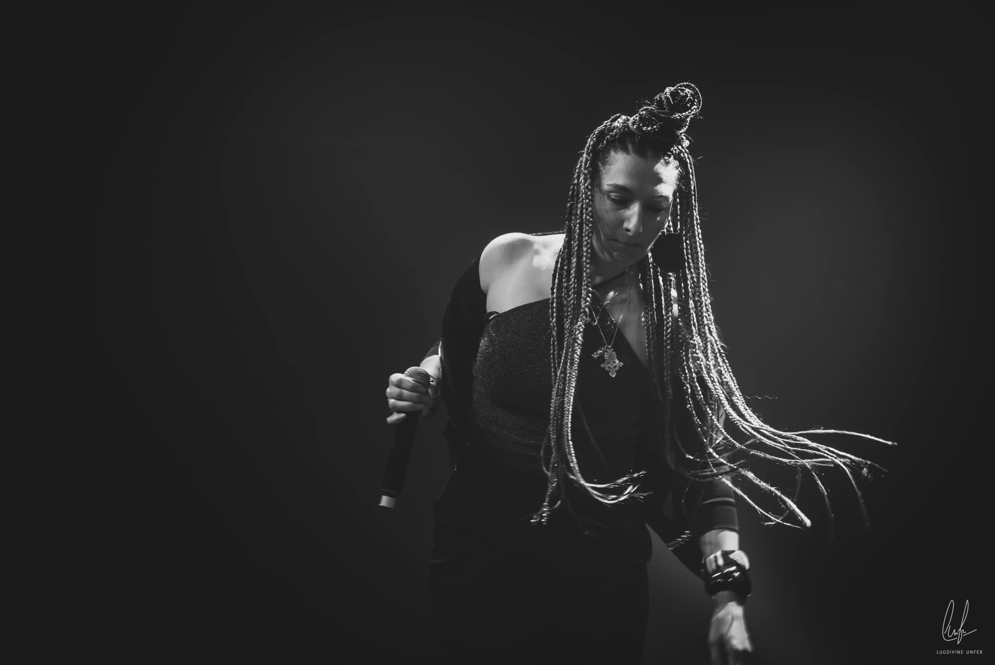 delphine_live_03.jpg