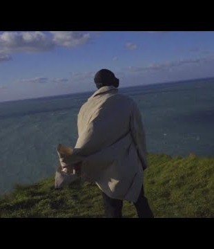 HOUDI - SOUS LE MANTEAU