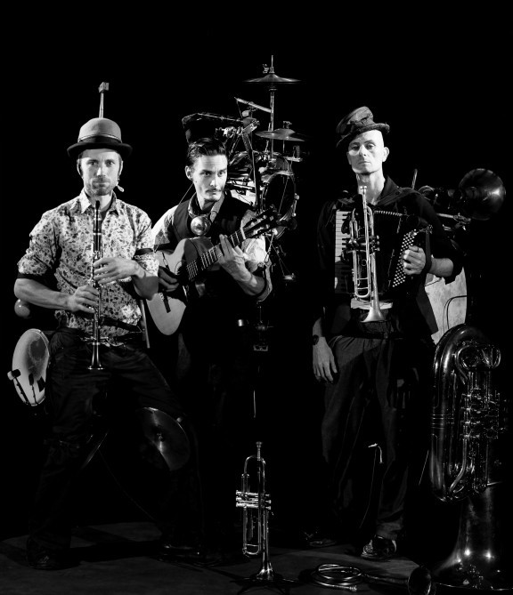 2023_12_14_2_seances_oktopus_orkestar_cie_la_muette_oktopus_orkestars_300dpi_copyright_patrick_argiraki_20230213_152910.jpeg